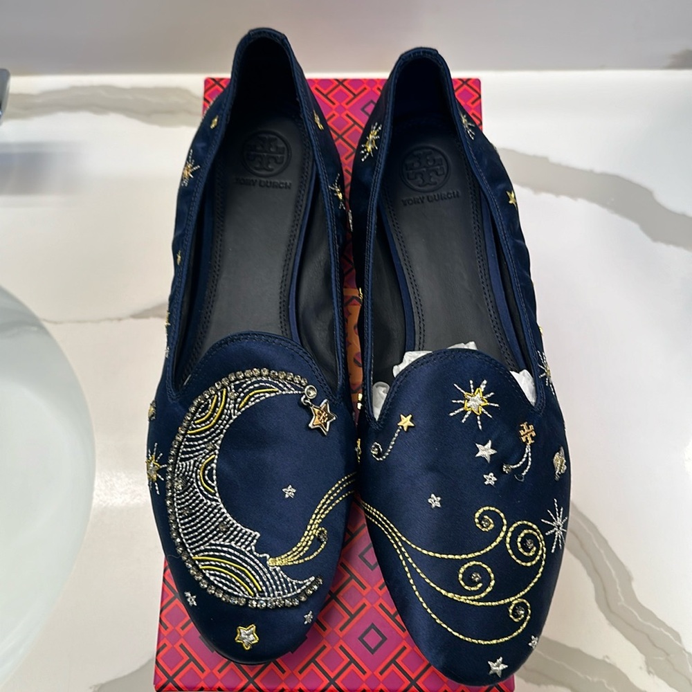 Tory Burch size 10 navy satin loafer